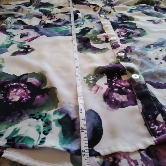 EXPRESS floral button-down blouse - Picture 13 of 14